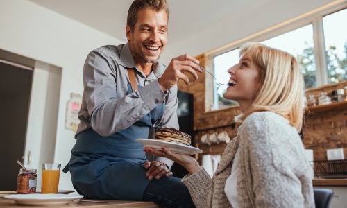 couple eating dinner